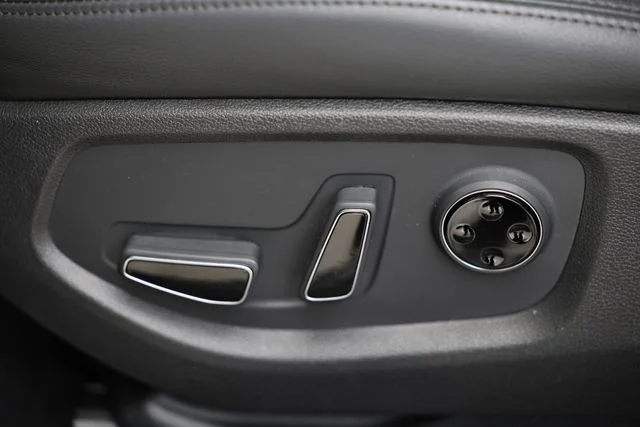 Used 2020 Himalayan Gray Genesis 3.8 image 24