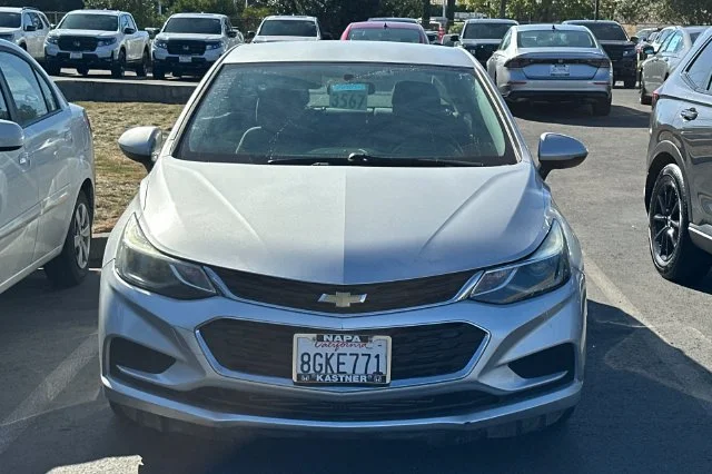 Used 2018 Silver Ice Metallic Chevrolet LT image 3
