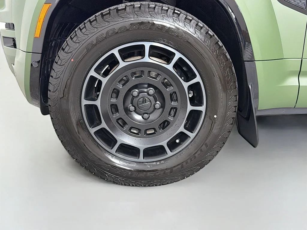 New 2026 Narvik Black Land Rover OCTA Black image 34