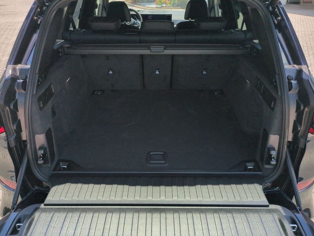 New 2026 Carbon Black Metallic BMW xDrive40i image 13