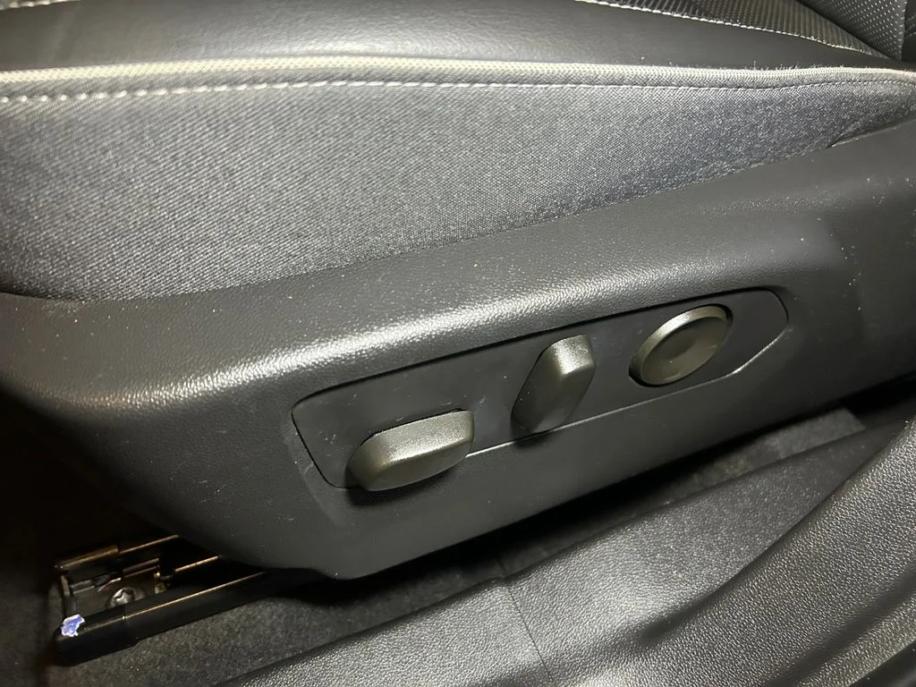 Used 2021 Cinnabar Buick Essence image 24
