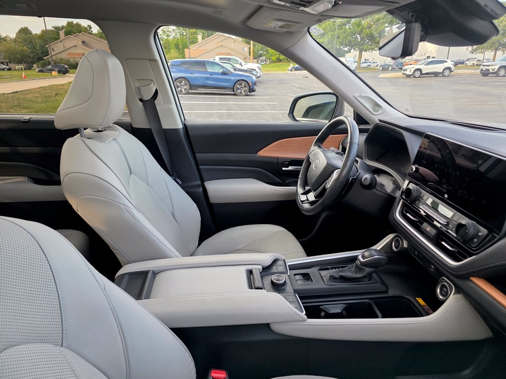 Used 2024 Celestial Silver Metallic Toyota Platinum image 5
