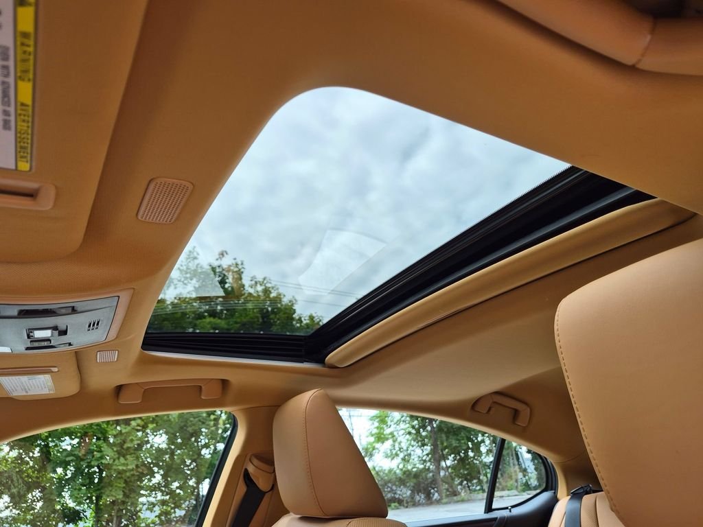 Used 2024 Black Lexus 350 image 22