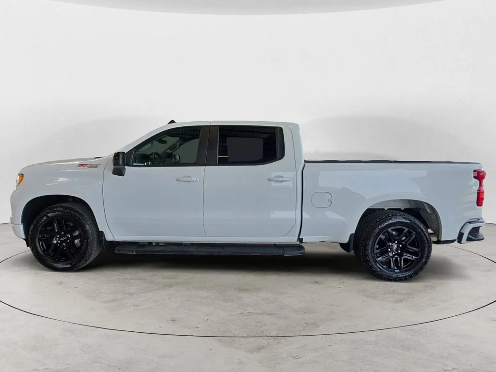 Used 2025 Summit White Chevrolet RST image 8