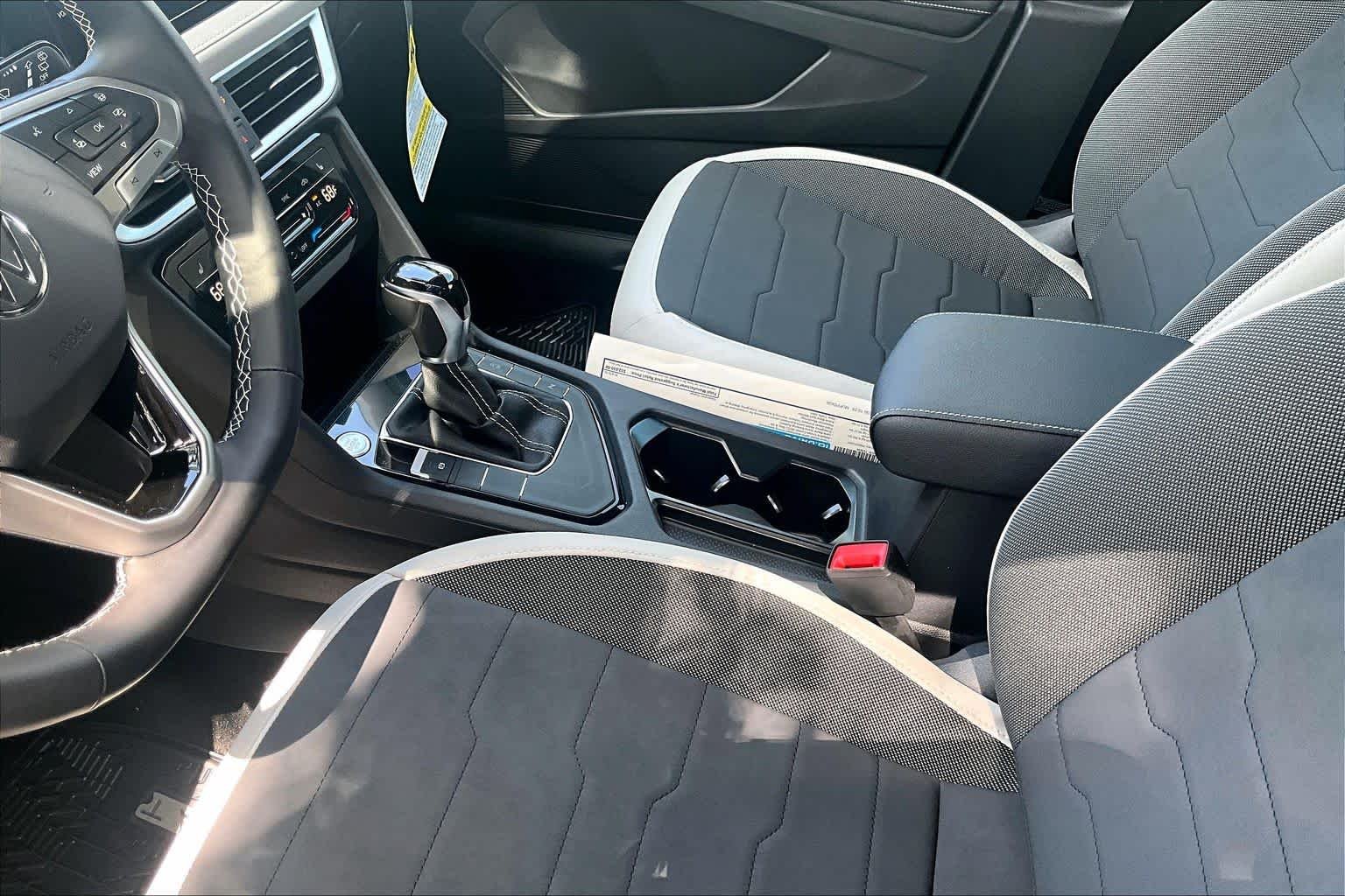 New 2026 Platinum Gray Metallic Volkswagen 1.5T SE image 6