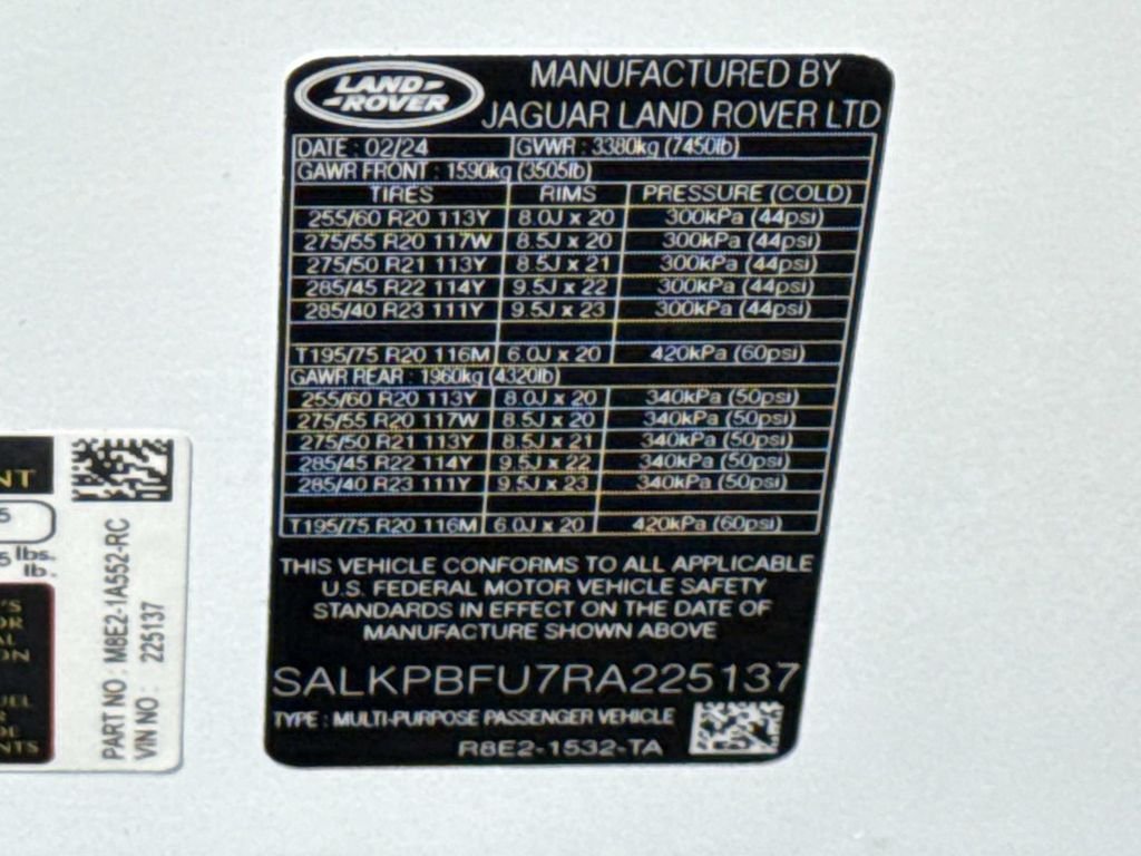 Used 2024 White Land Rover SE image 30