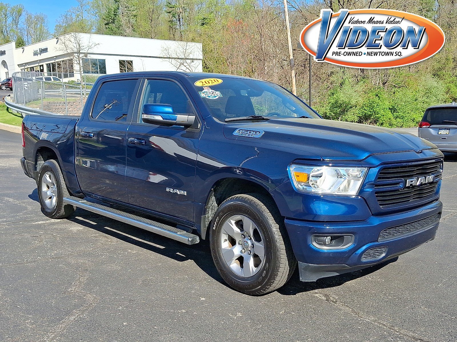 2020 RAM 1500 Big Horn/Lone Star 4x4 Crew Cab 5'7's photo
