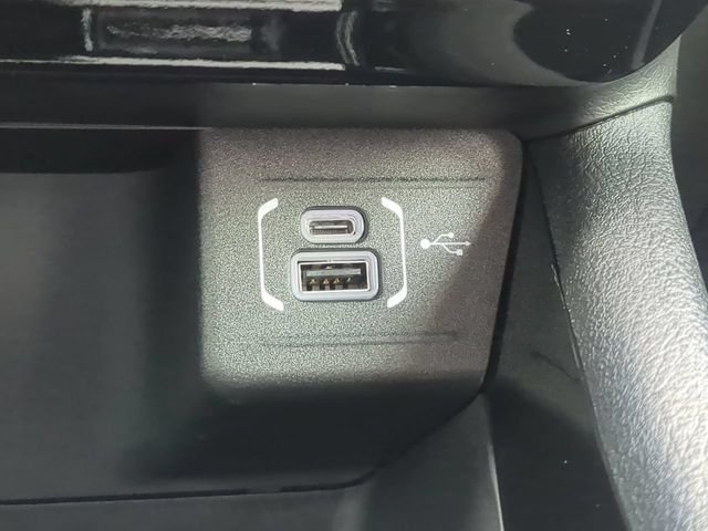 New 2026 Hydro Blue Pearl-Coat Exterior Paint Jeep Latitude image 26