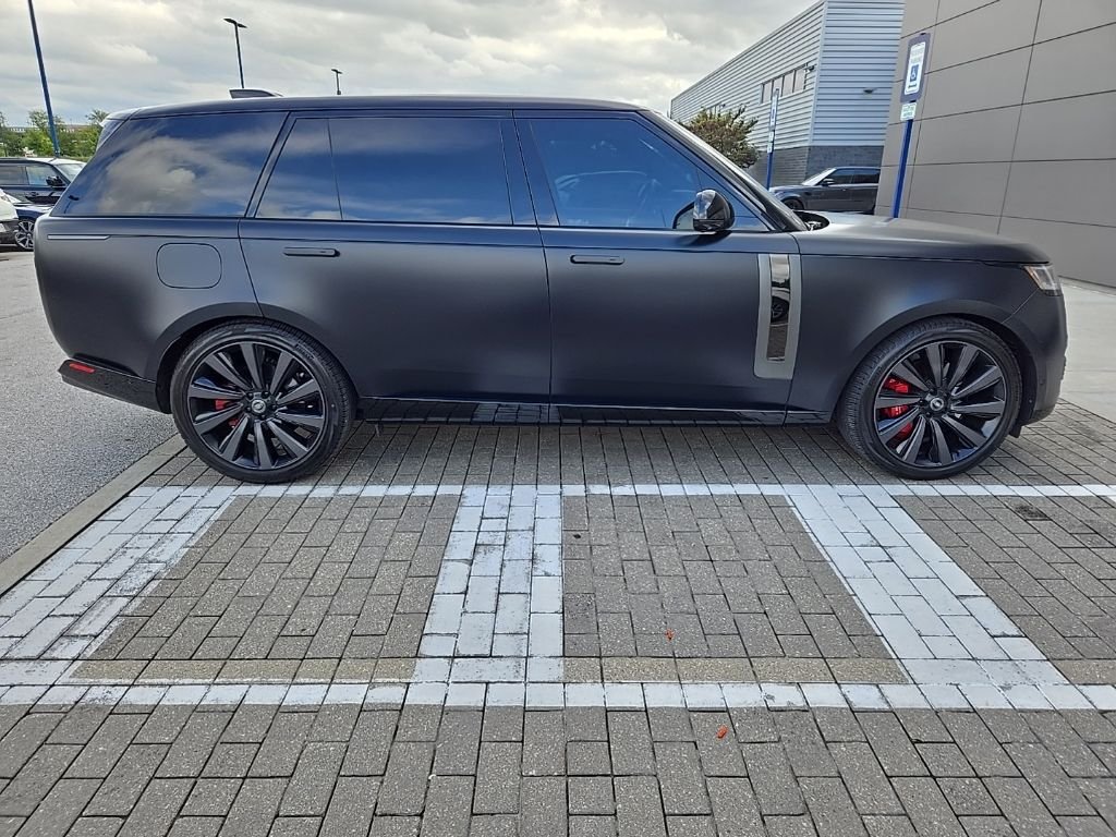 Used 2023 Ligurian Black SV Bespoke Ultra Metallic Sat Land Rover SV image 4