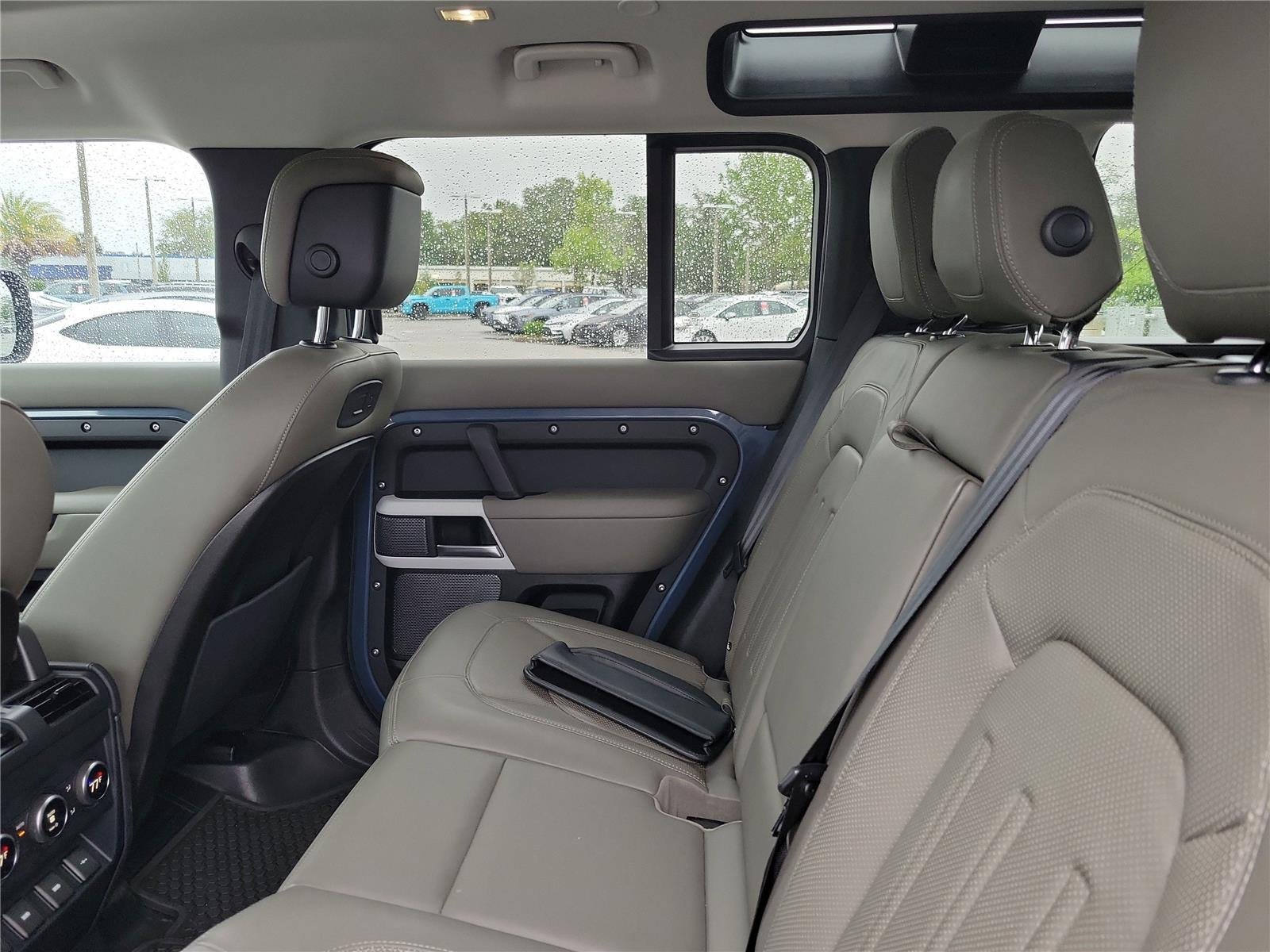 Used 2020 Fuji White Land Rover HSE image 30