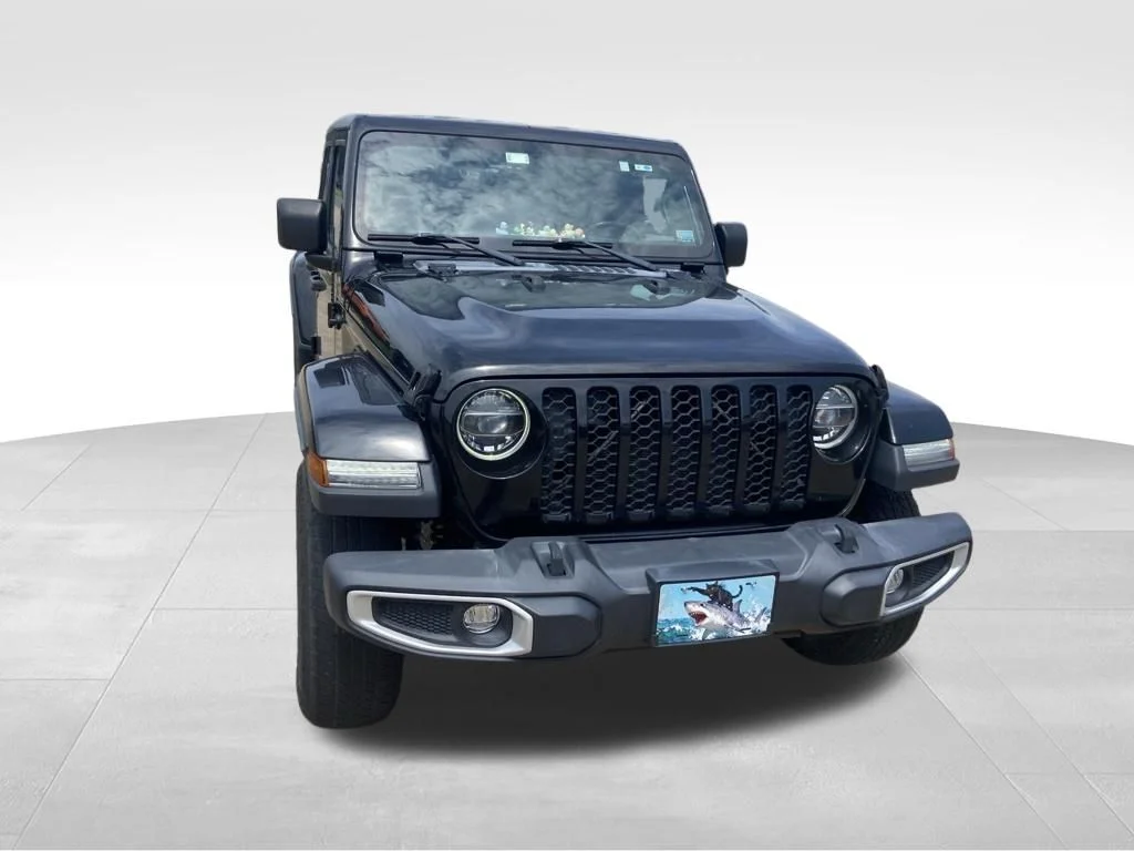 Used 2022 Black Jeep Sport image 4