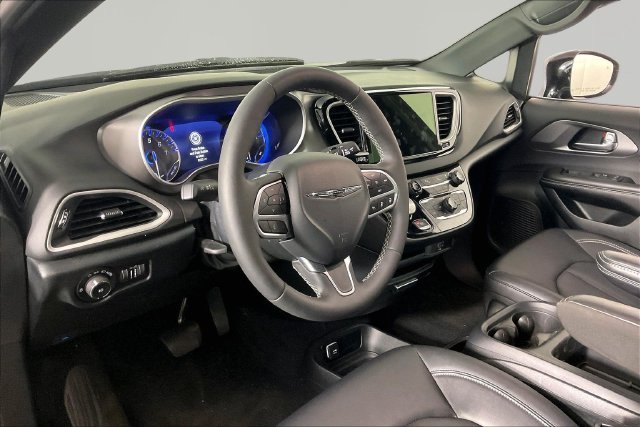 Used 2026 Black Chrysler Select image 14