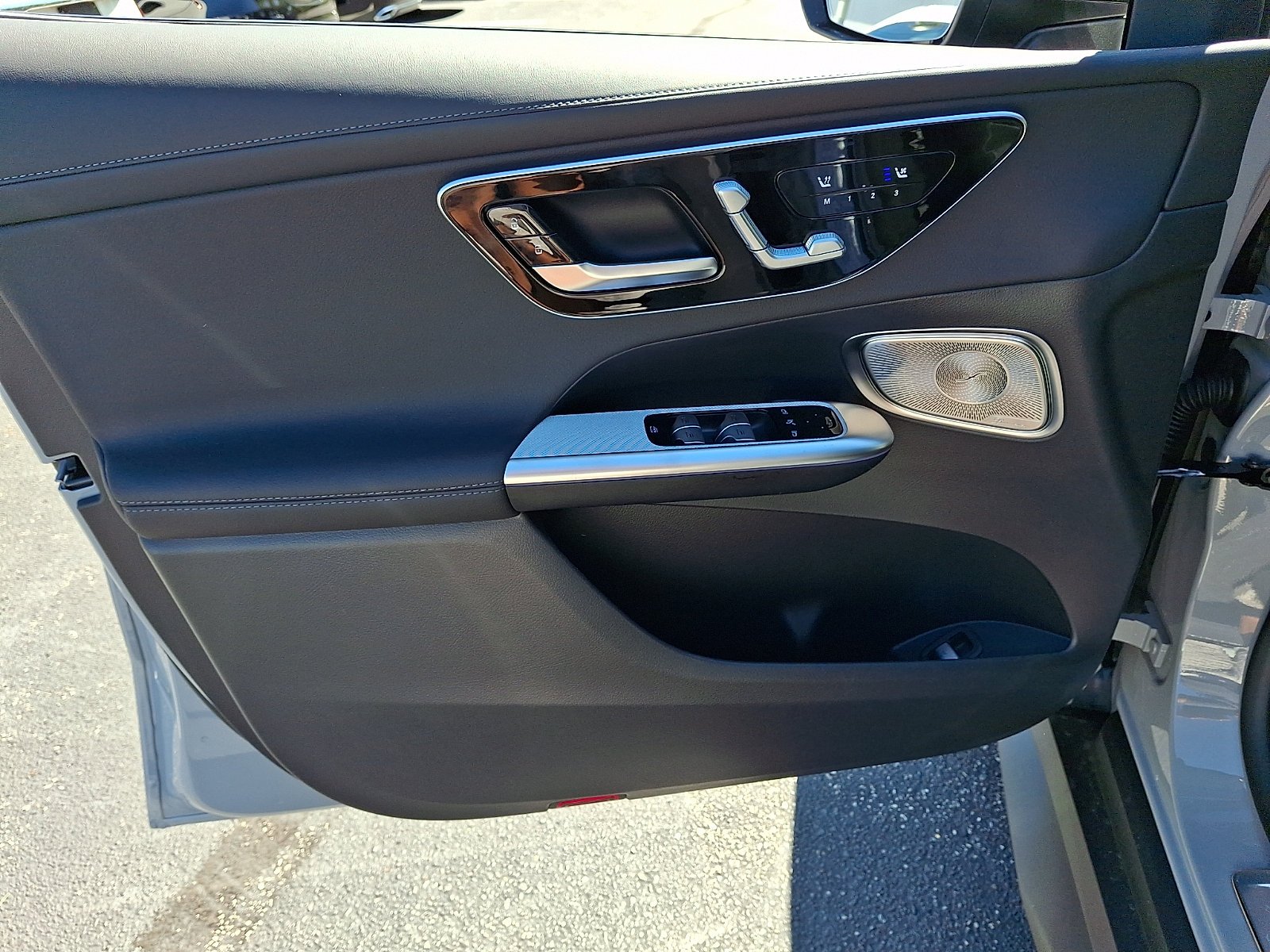 New 2027 MANUFAKTUR Alpine Grey Mercedes-Benz GLC 300 image 34