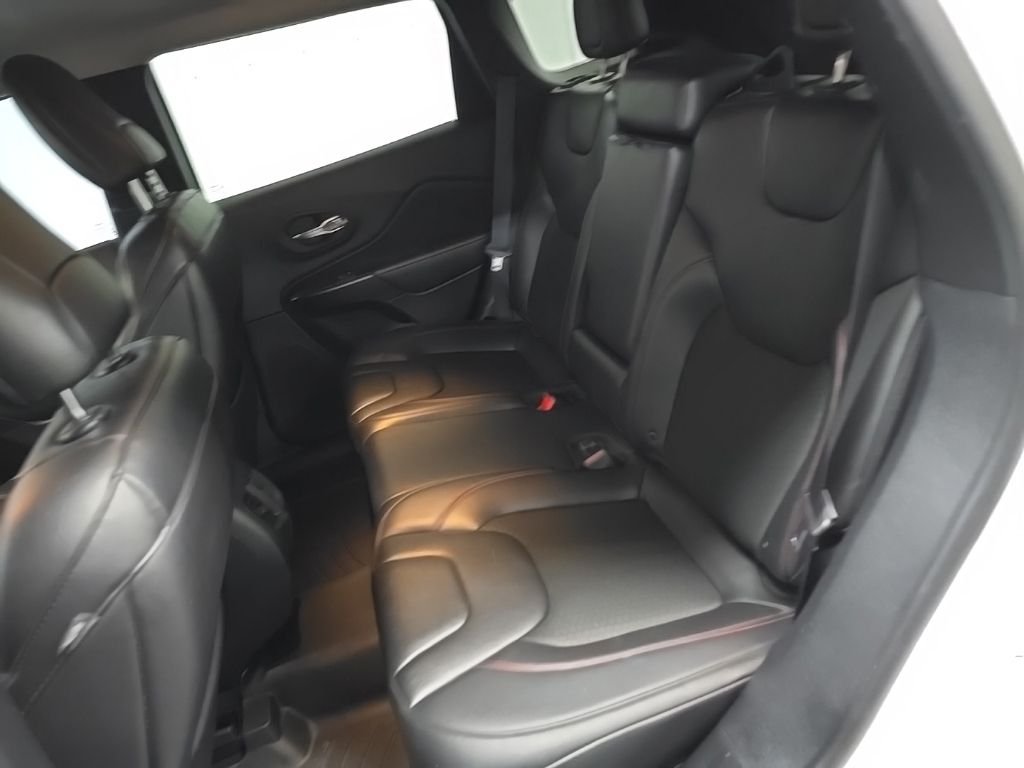 Used 2019 White Jeep Trailhawk image 34