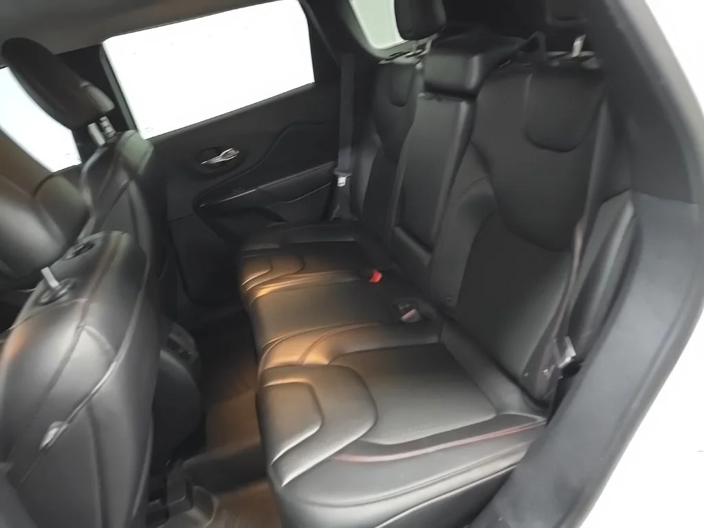 Used 2019 White Jeep Trailhawk image 34