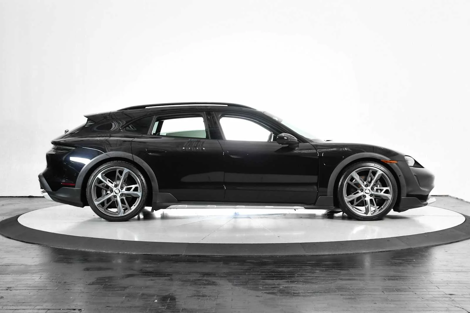 Used 2021 Jet Black Metallic Porsche 4 image 7