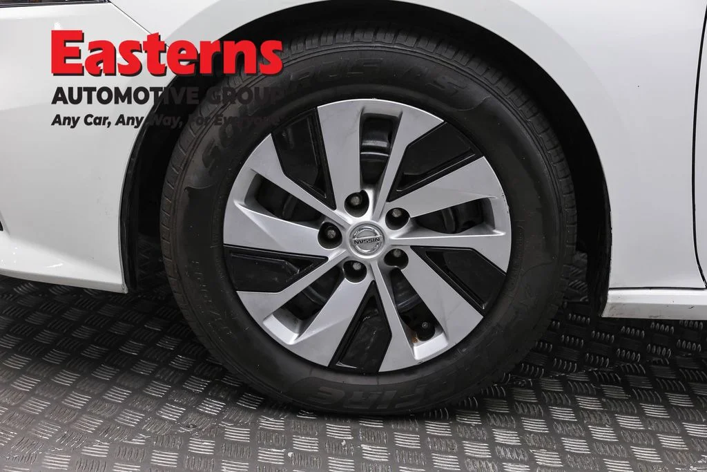 Used 2022 White Nissan 2.5 S image 31