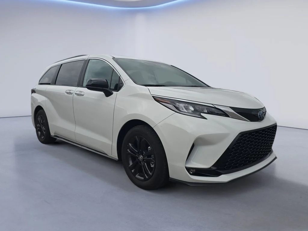 Used 2024 Ice Cap Toyota XSE image 9