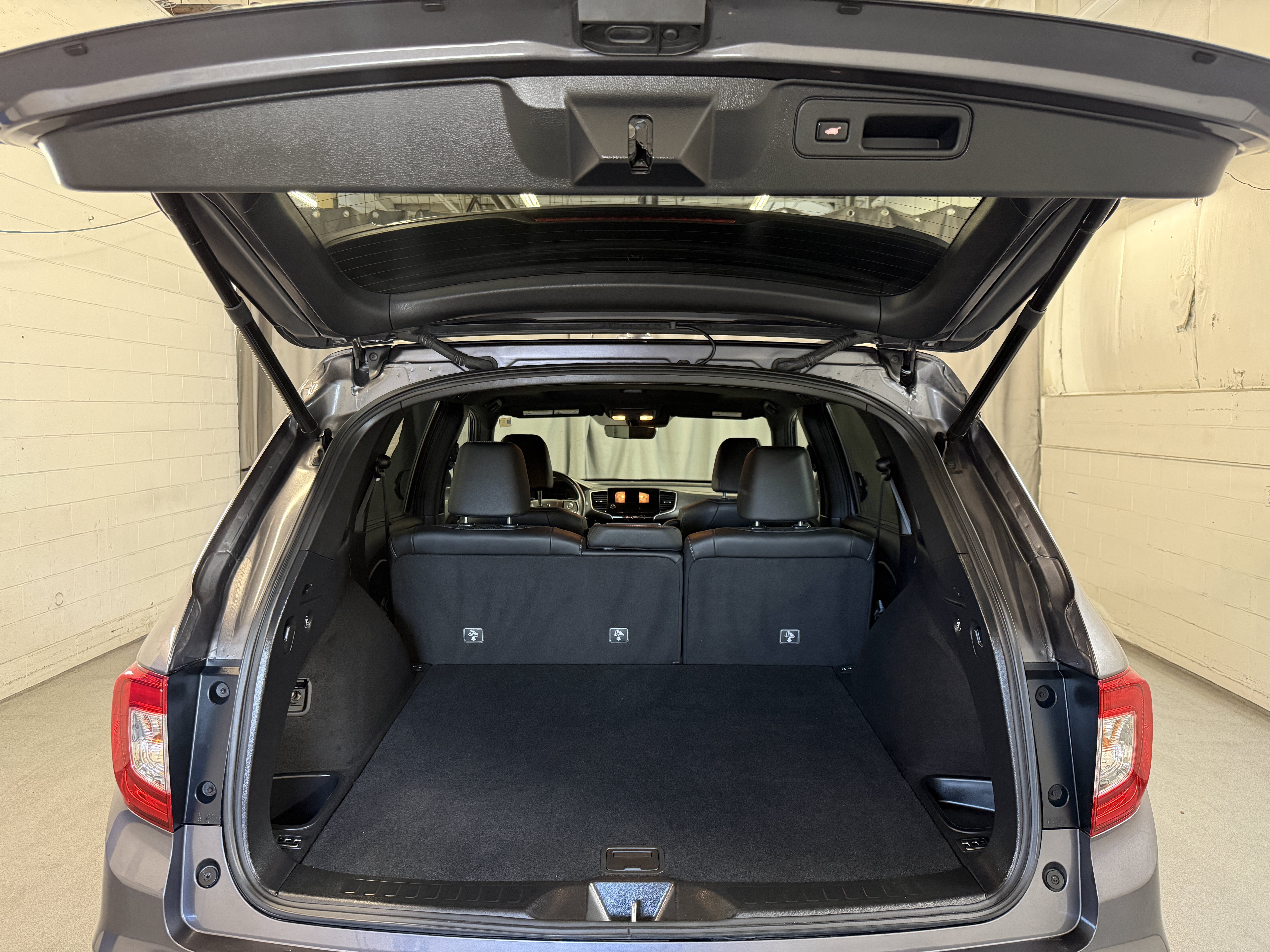 Used 2019 Modern Steel Metallic Honda Touring image 20