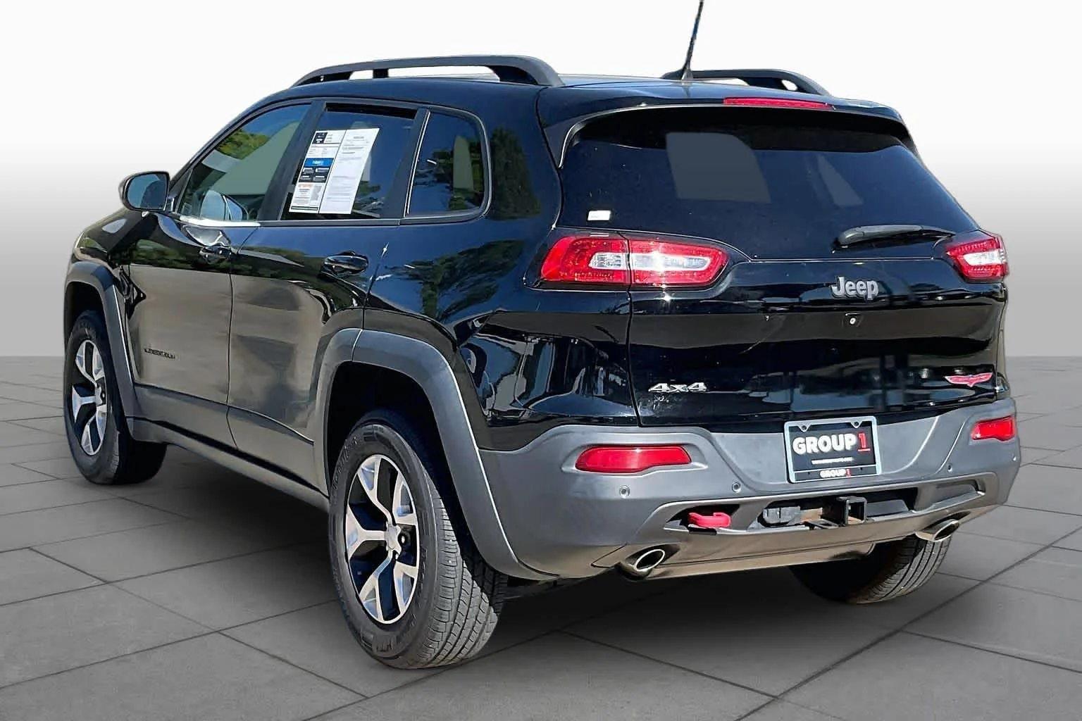 Used 2018 Diamond Black Crystal Pearlcoat Jeep Trailhawk image 12