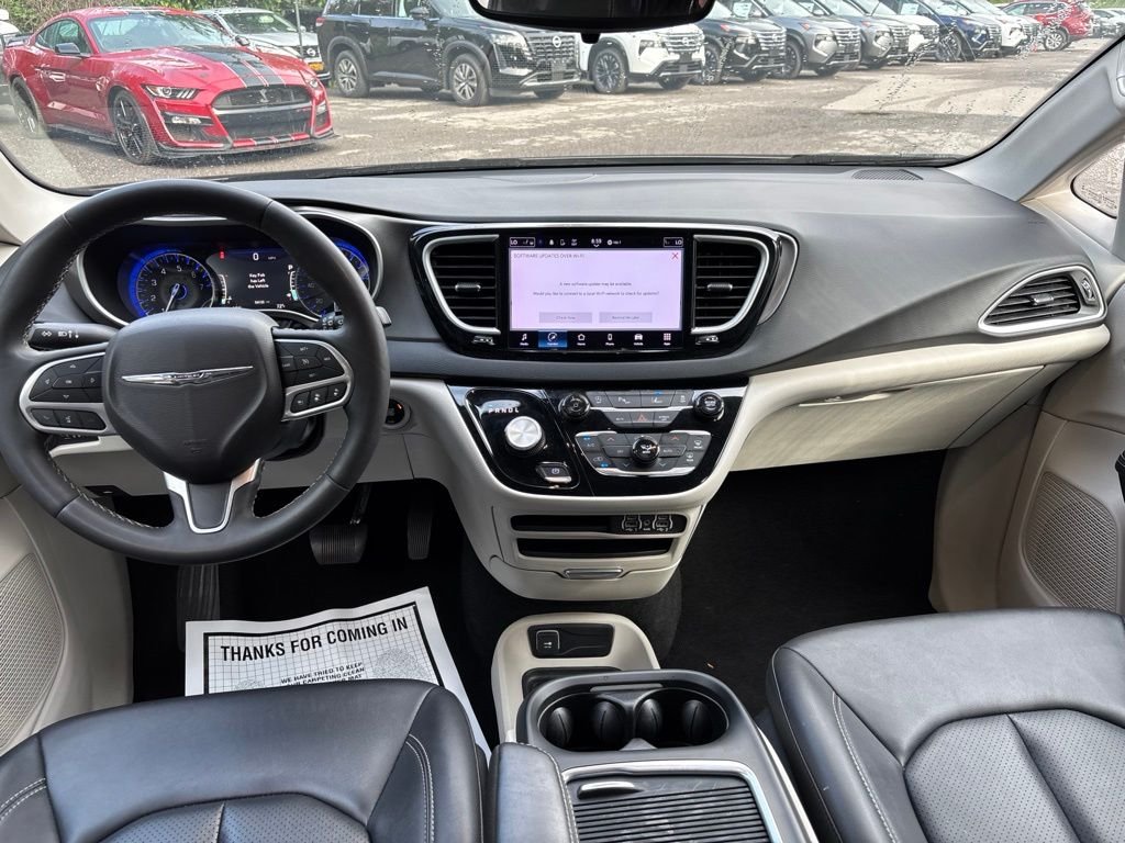 Used 2024 Silver Chrysler Touring L image 16