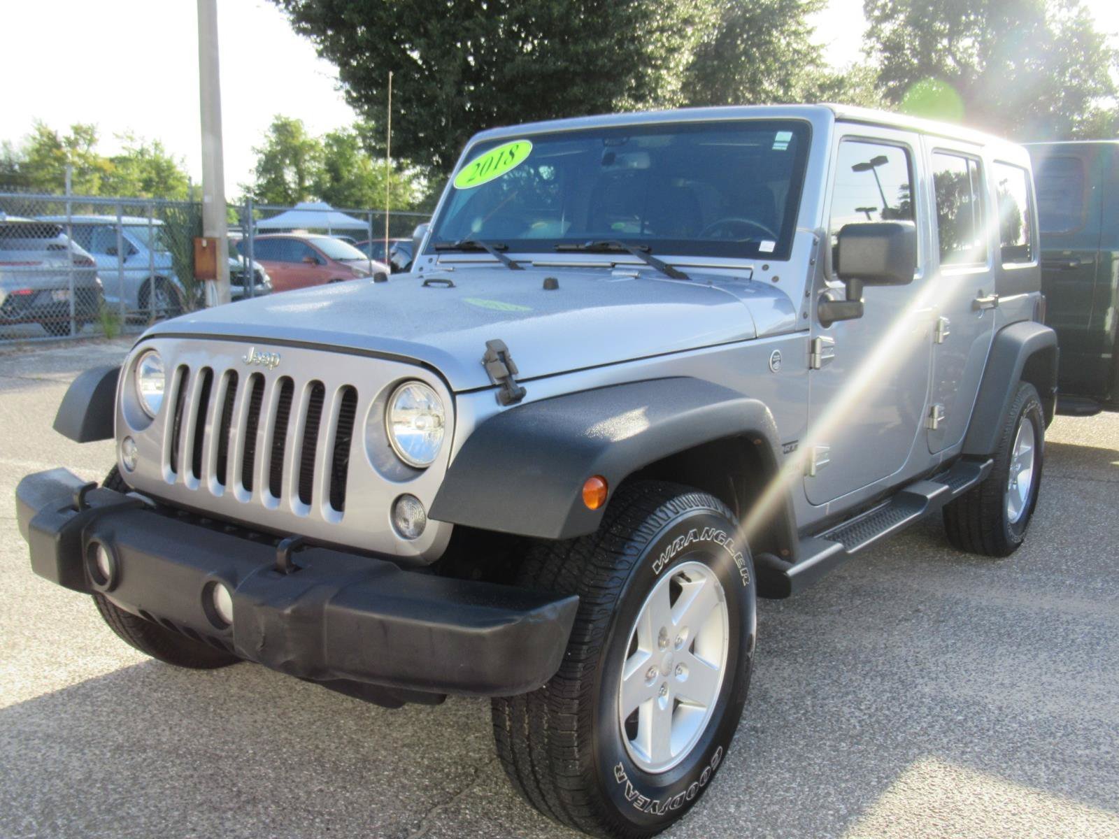 Used 2018 Silver Jeep Unlimited Sport image 4