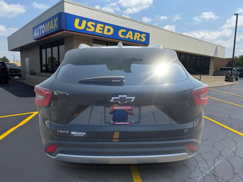 Used 2025 Mosaic Black Metallic Chevrolet LT image 6