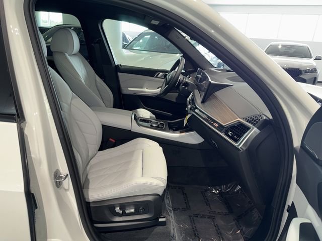 New 2026 Alpine White BMW sDrive40i image 9