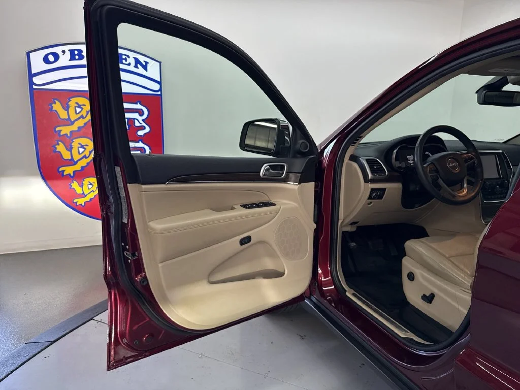 Used 2018 Velvet Jeep Limited image 14