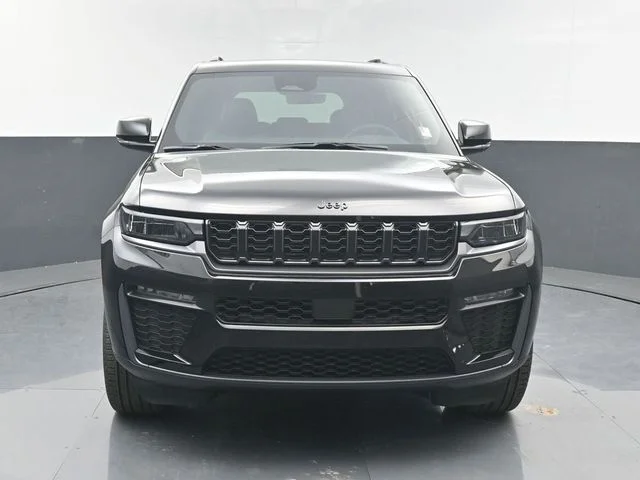 New 2026 Diamond Black Crystal Pearlcoat Jeep Limited image 11