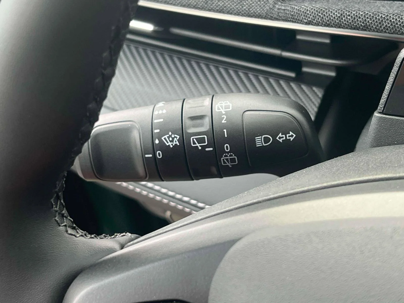 2025 Ford Mustang Mach-E Premium - Photo 16