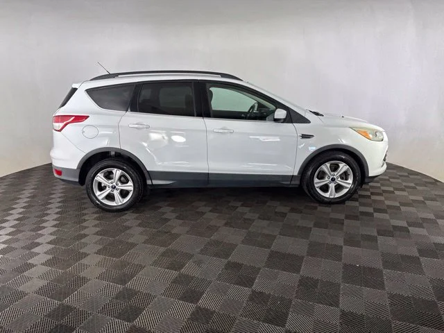 Used 2015 White Ford SE image 4