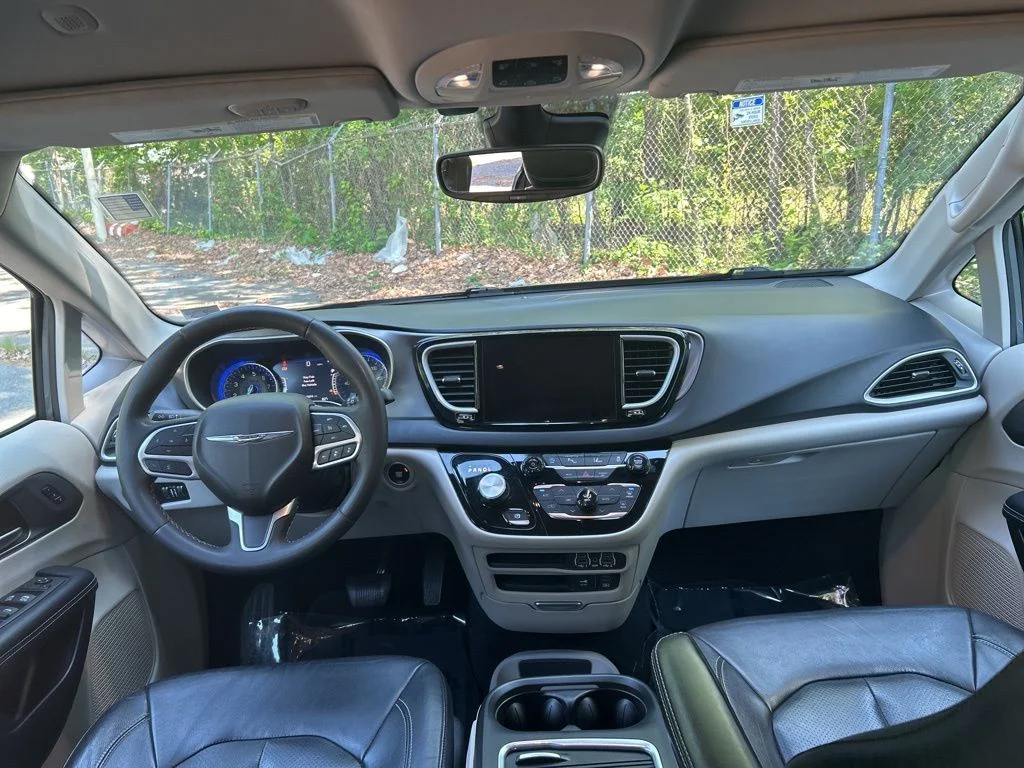 Used 2022 White Chrysler Touring L image 26