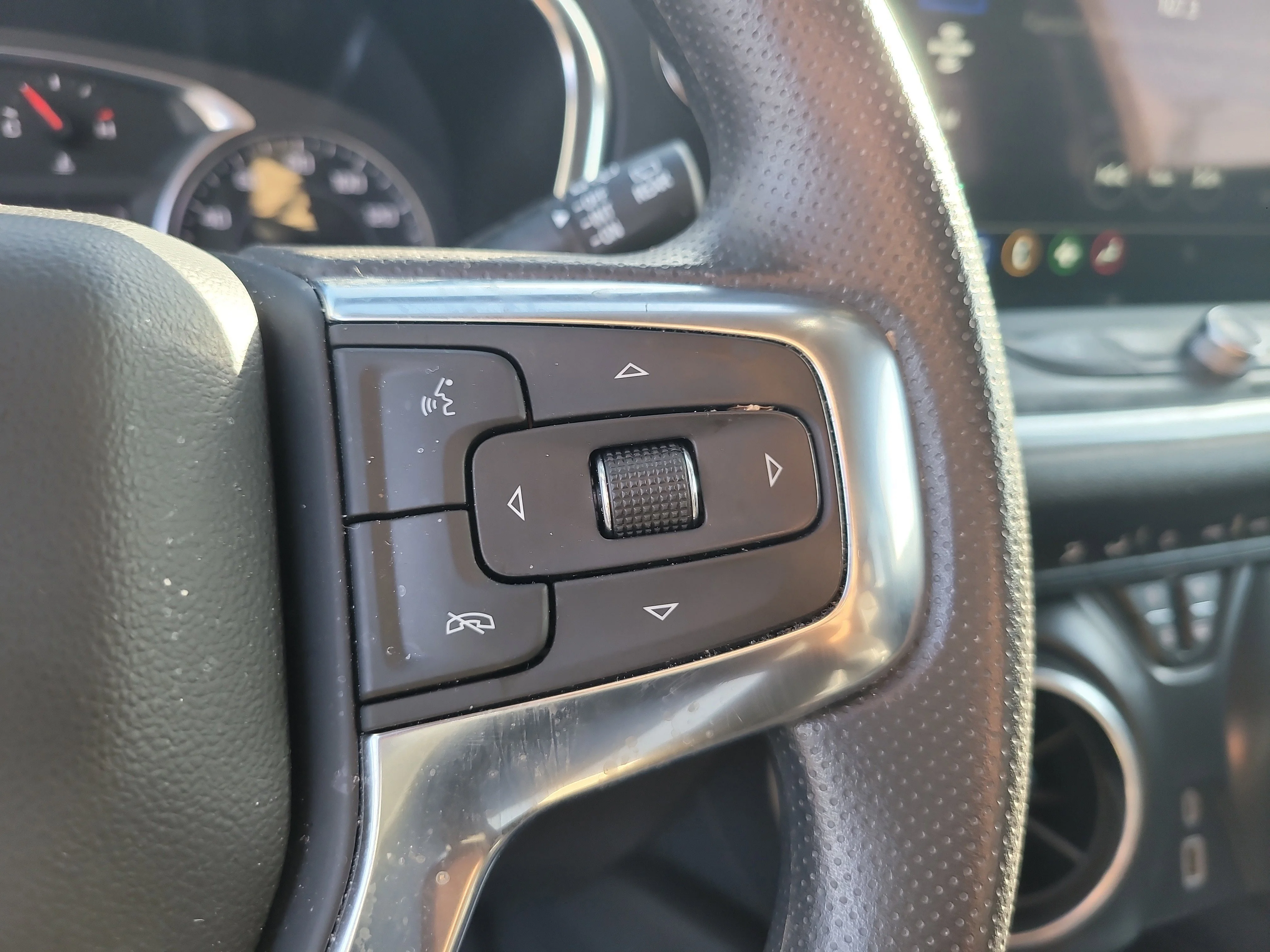 Used 2024 Sterling Gray Metallic Chevrolet LT image 28