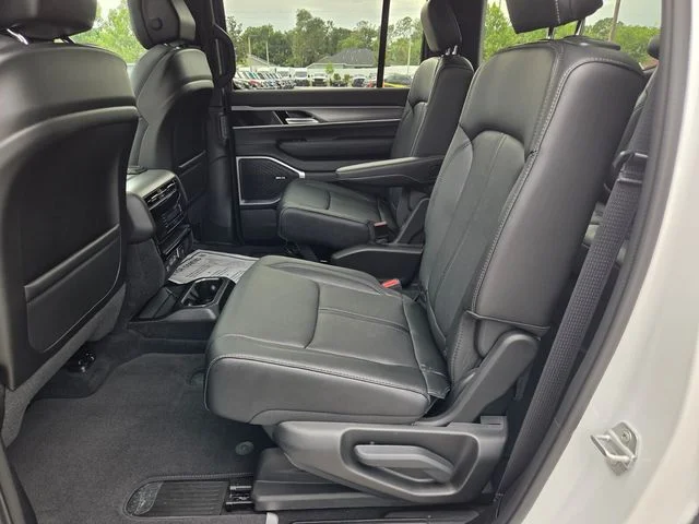 New 2026 Bright White Clear-Coat Exterior Paint Jeep  image 6
