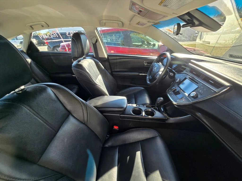 Used 2018 Gray Toyota XLE image 6