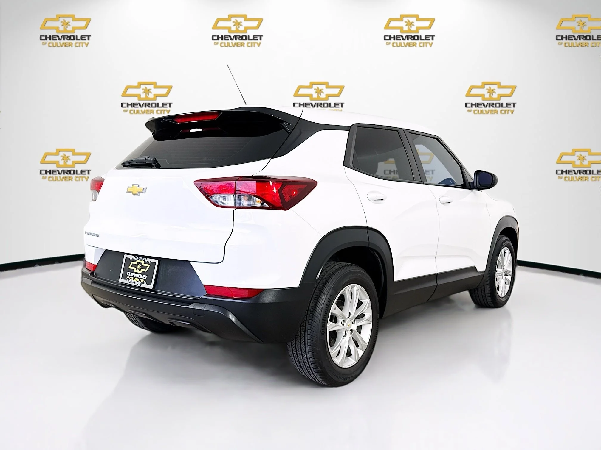 Used 2023 Summit White Chevrolet LS image 8