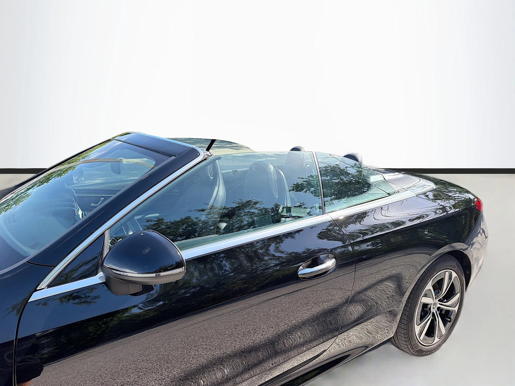 Used 2025 Obsidian Black Metallic Mercedes-Benz CLE 300 image 27