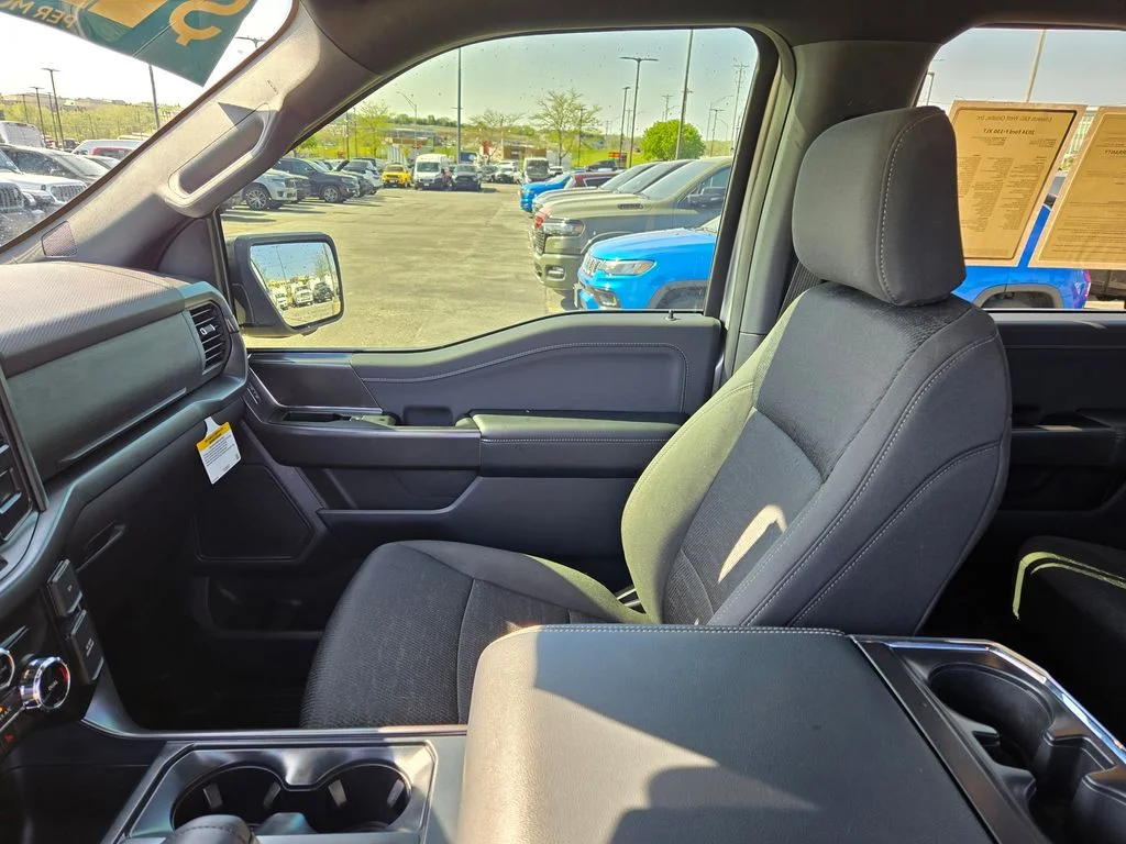 Used 2024 Silver Ford XLT image 27