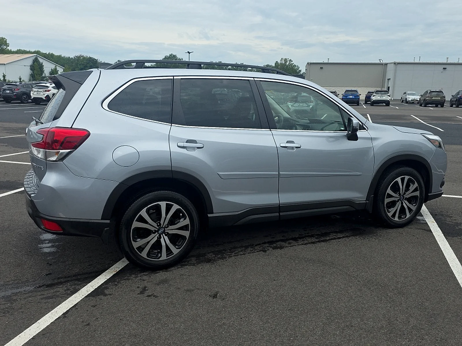 Used 2024 Ice Silver Metallic Subaru Limited image 4