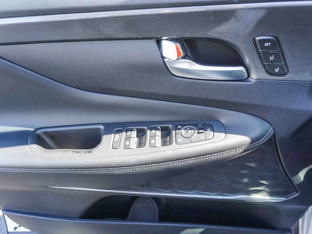 Used 2023 White Hyundai Limited image 18