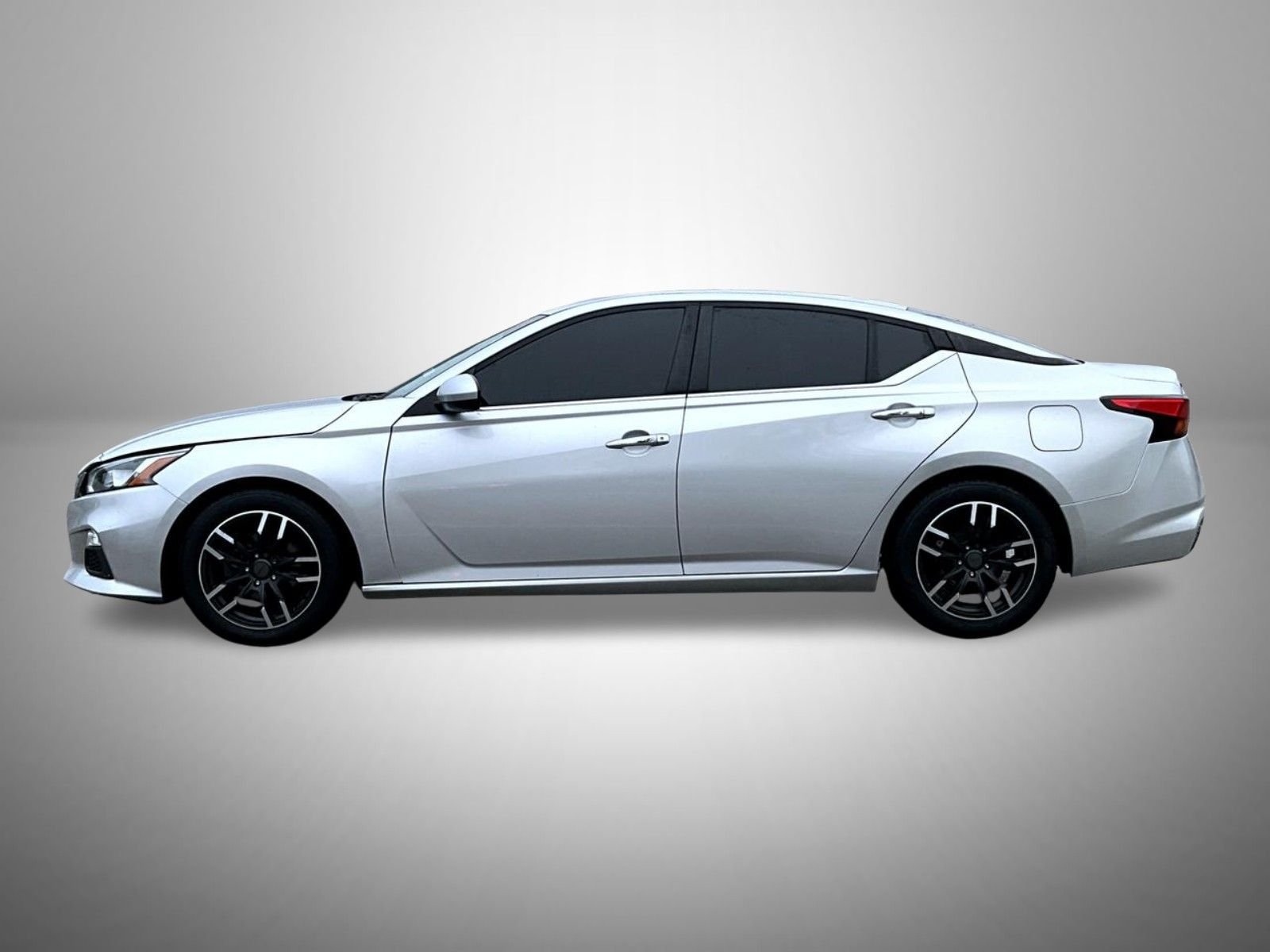 Used 2020 Silver Nissan 2.5 S image 8