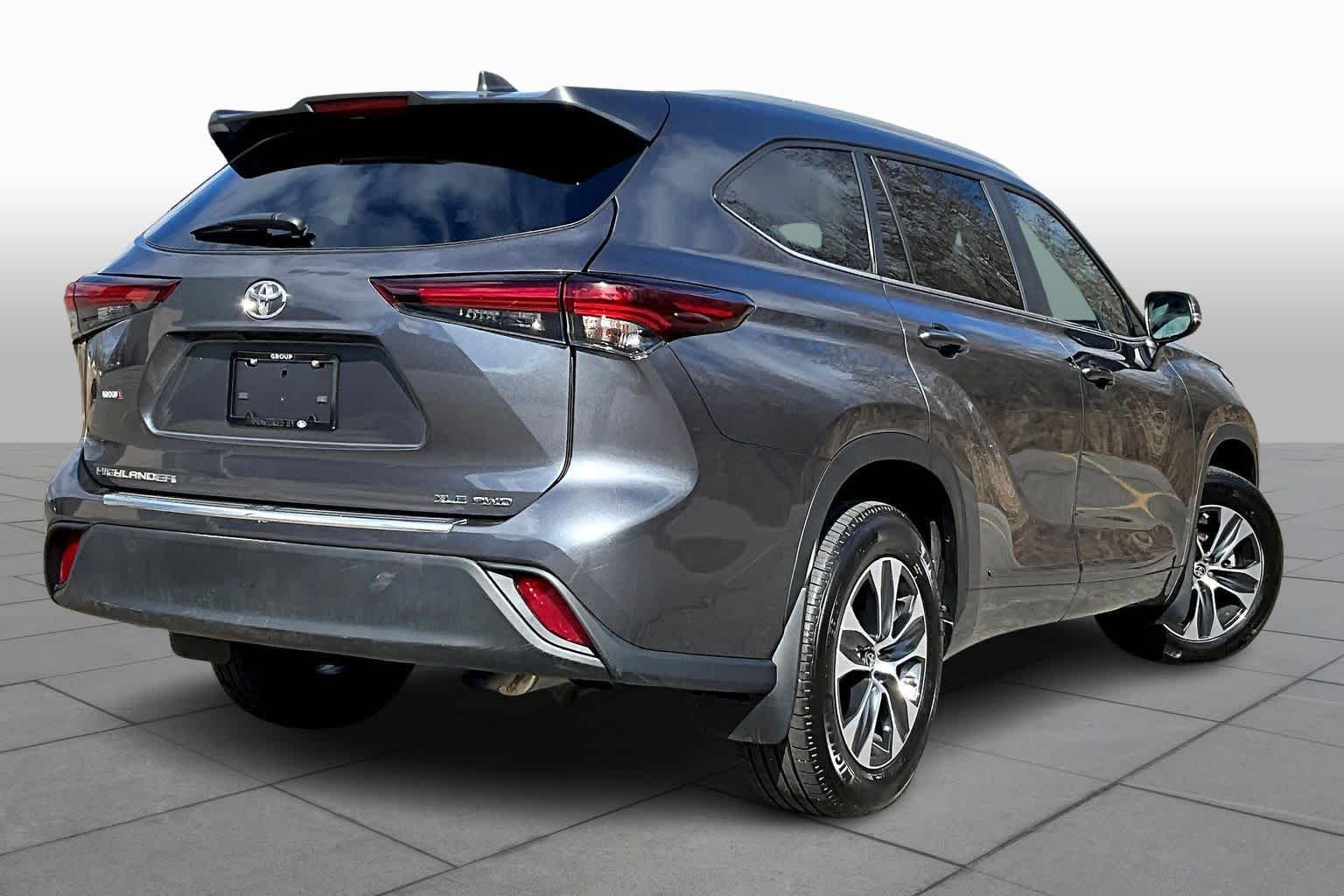 2025 Toyota Highlander XLE - Photo 13