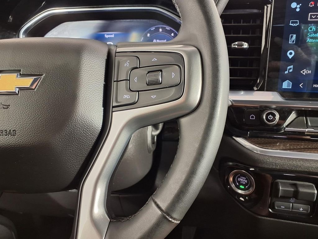 Used 2025 Cypress Gray Chevrolet LT image 16