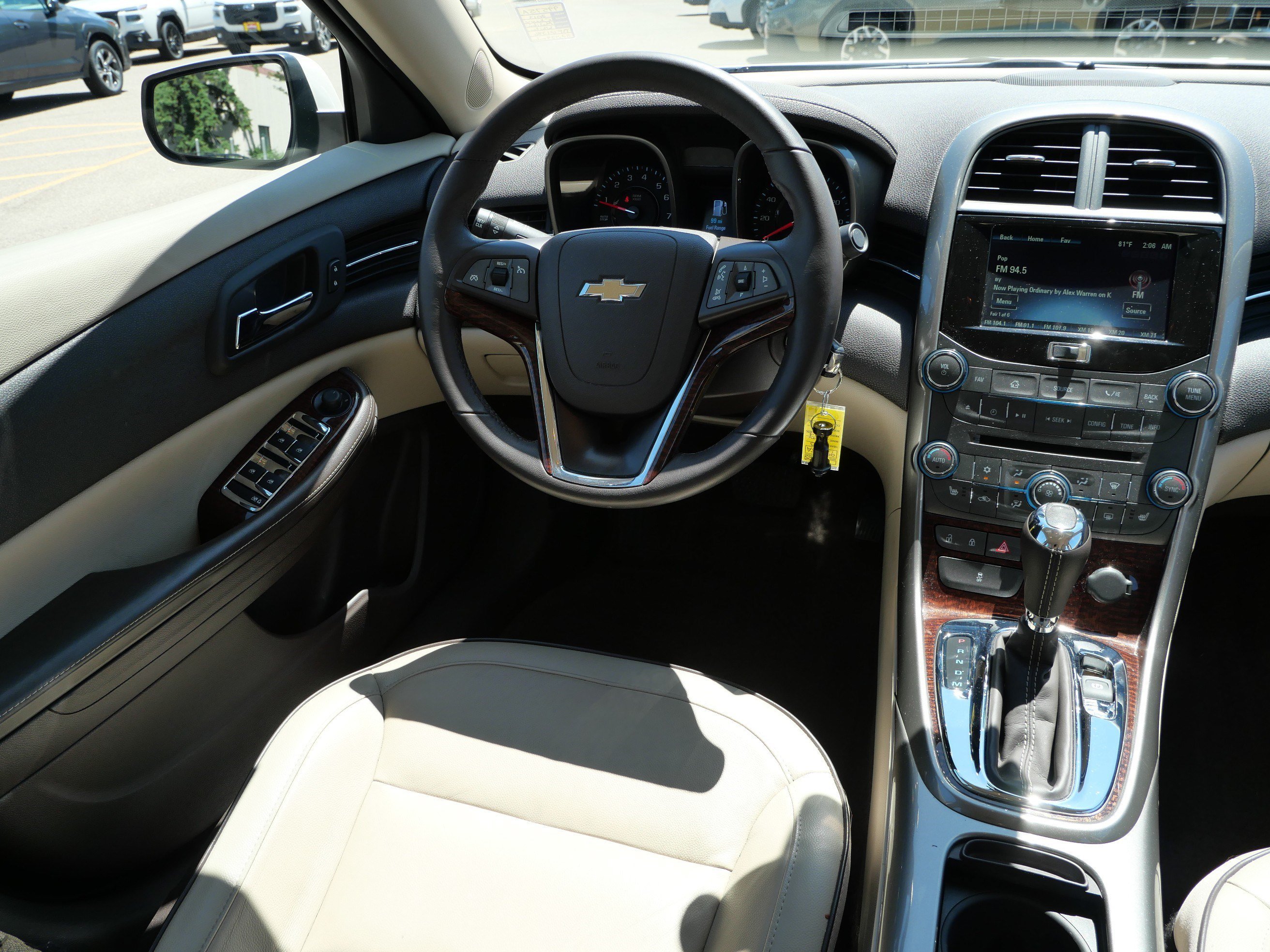 Used 2013 White Diamond Tricoat Chevrolet ECO image 9