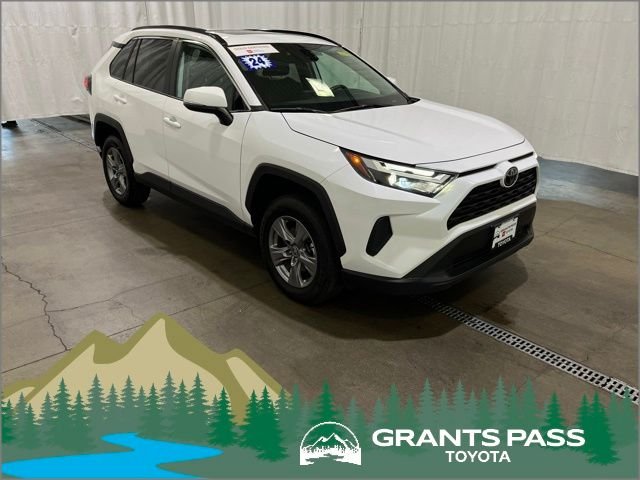 2024 Toyota RAV4 XLE AWD's photo