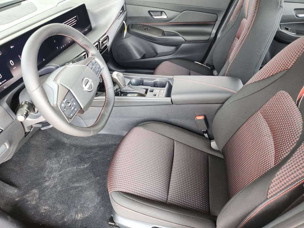 New 2026 Atlantic Gray Metallic / Super Black Two-tone Nissan SR image 13