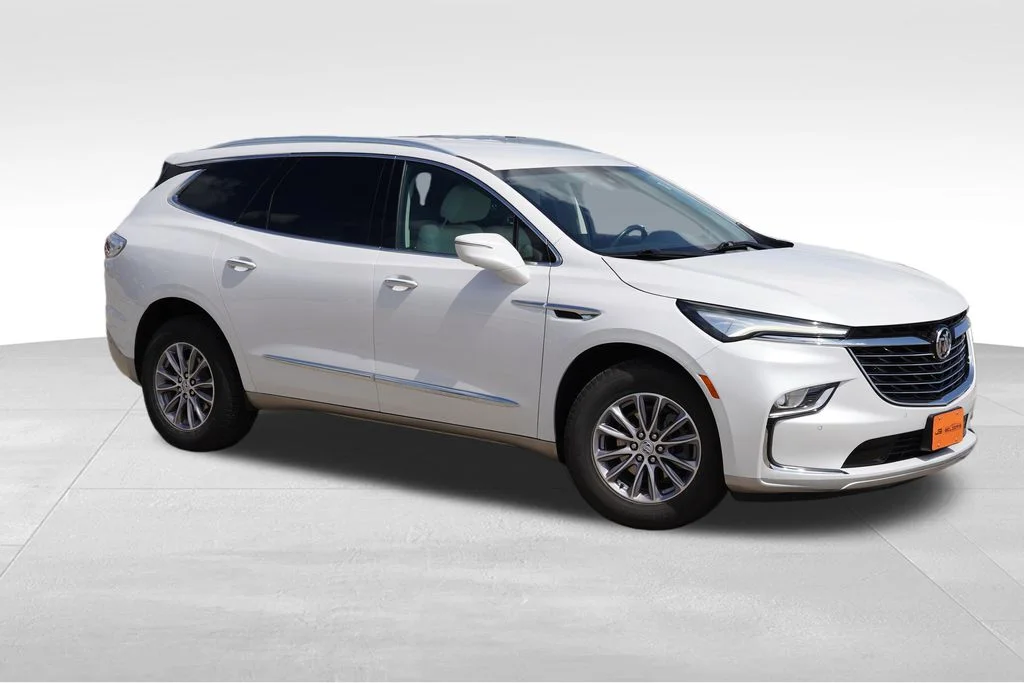 Used 2024 White Frost Tricoat Buick Essence image 2