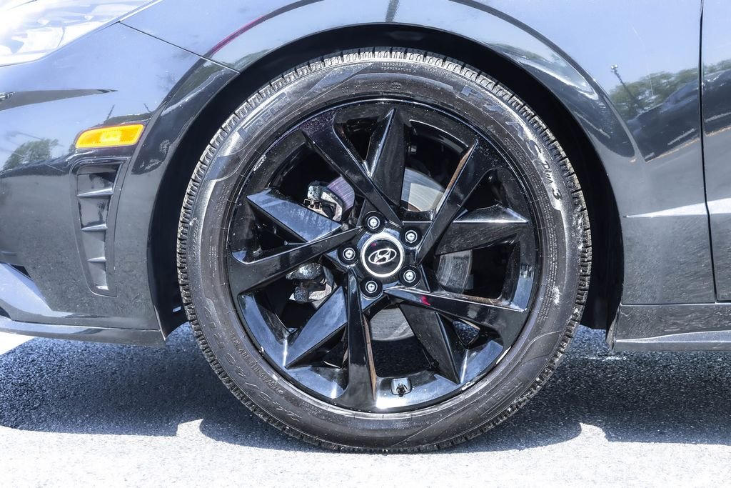 Used 2021 Black Hyundai SEL Plus image 15