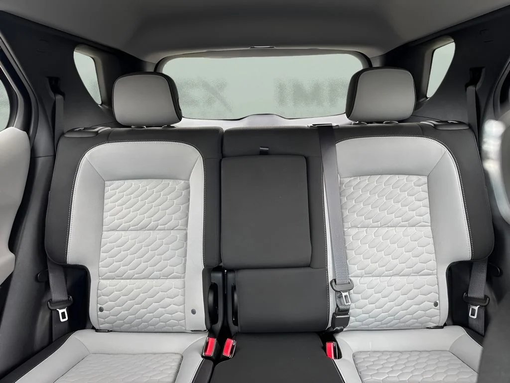 Used 2020 White Chevrolet LT image 11